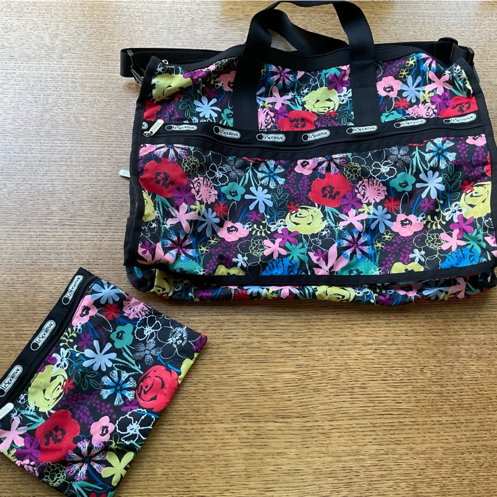 LESPORTSAC Medium Black and Multicolored Floral Duffel Bag/Weekender & Pouch